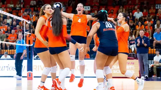 CHAMPAIGN, IL - August 30, 2026 - Paityn Chapman (#4) during the match between the Syracuse Orange and the Illinois Fighting Illini at Huff Hall in Champaign, IL. Photo By Ashley Ray/Fighting Illini