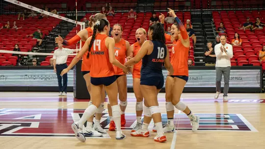 ILLINI VB - Team celebration vs. Arkansas