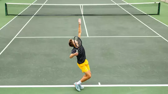 Luc Koenig Serve