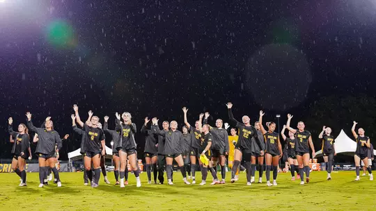 Baylor soccer celebrates win over Kansas with Sic 'Em