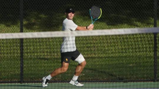 Louis Bowden swinging at ITA Texas Regionals