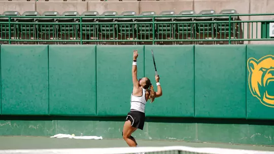 Zuzanna Kubacha vs Arizona serving