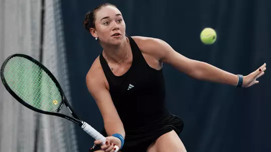 Isabella Basson forehand in ITF tournament - Summer 2025