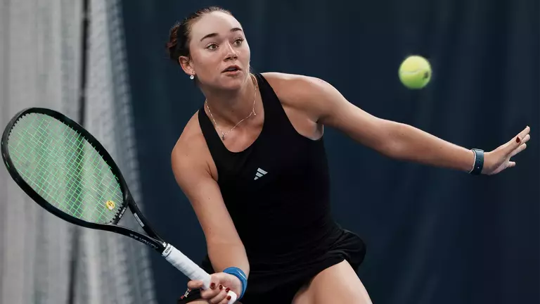 Isabella Basson forehand in ITF tournament - Summer 2025