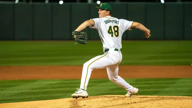 Lucas Davenport pitching in 2026