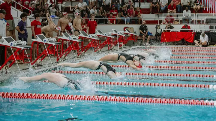 Women's Swim & Dive team