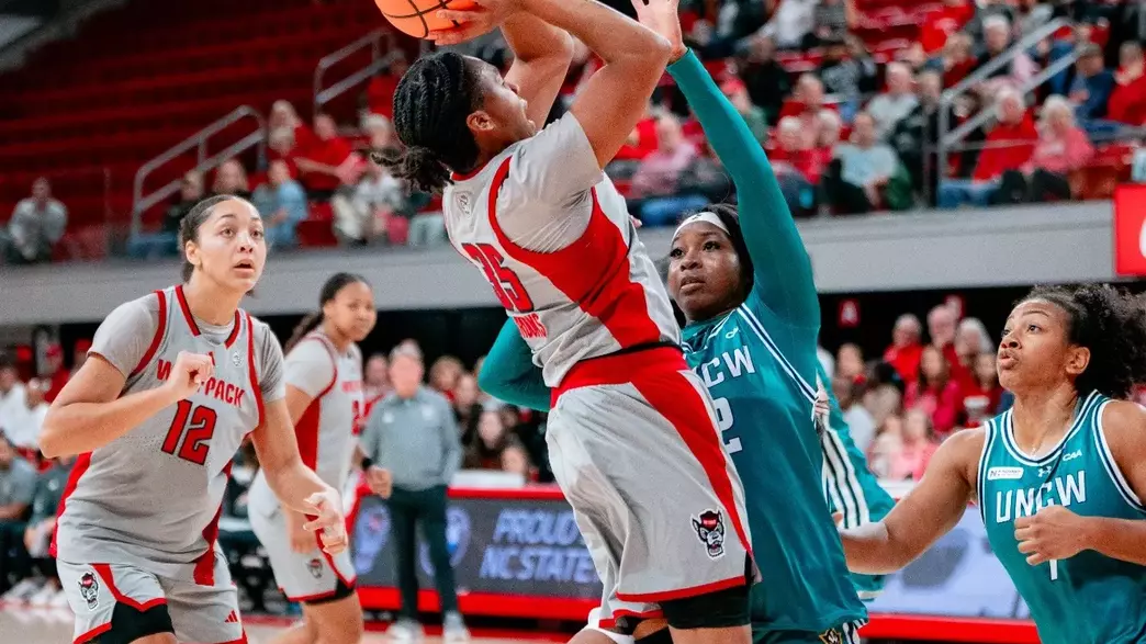 zoe brooks shoots a basket vs. uncw