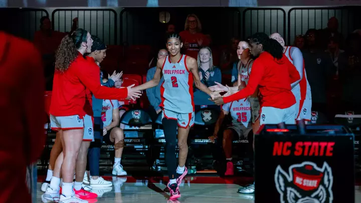 Qadence Samuels claps with her teammates during starting lineup announcements