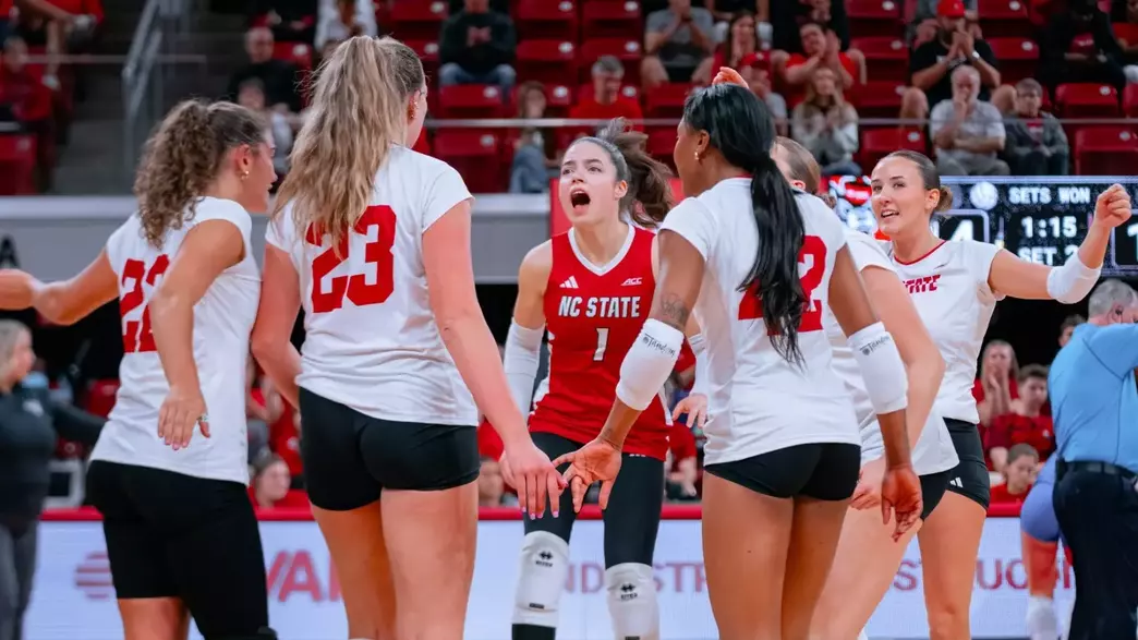 Volleyball huddle against #5 SMU 10/30/26
