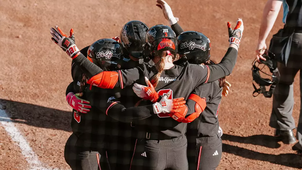 HR huddle against Loyola 2/28/26