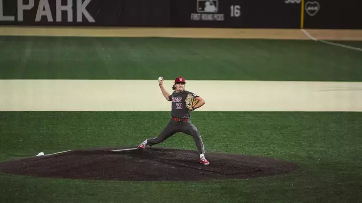 Julien Peissel pitching