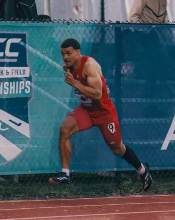 Elijah Dawes running in the 400m final at the ACC Championships