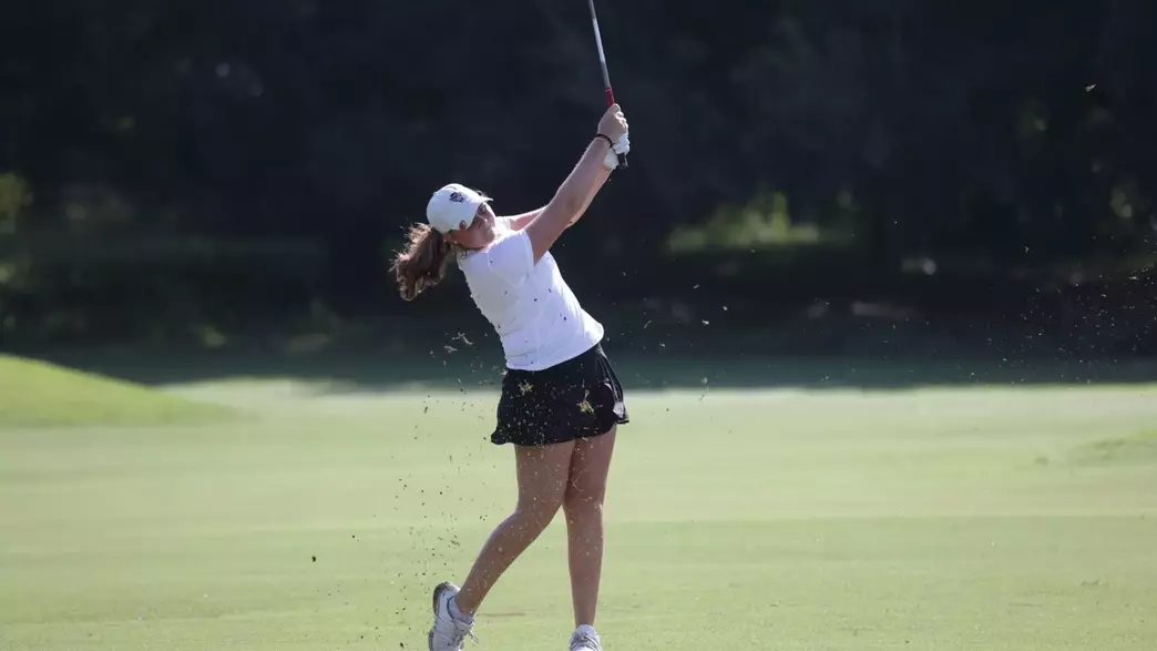 Ellie Hildreth swings at Cougar Class