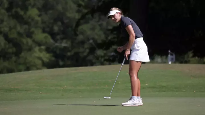 marie madsen putts at Pirate Collegiate Classic