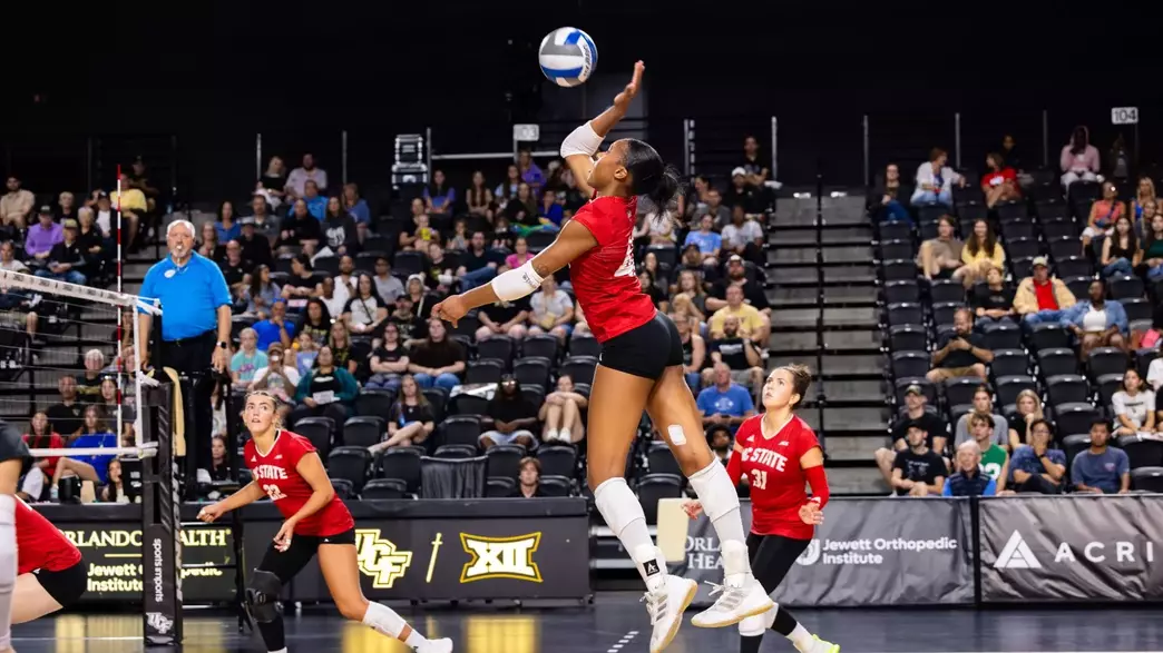 Britni Silver attacking against UCF 2026