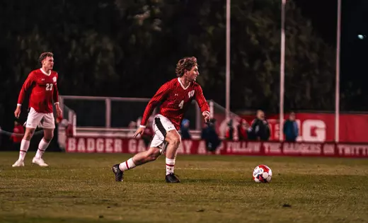 Wisconsin drops conference match to No. 12 Michigan