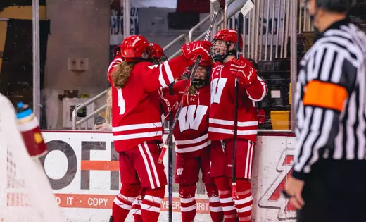 No. 1 Wisconsin bests No. 8 Minnesota Duluth, 5-1