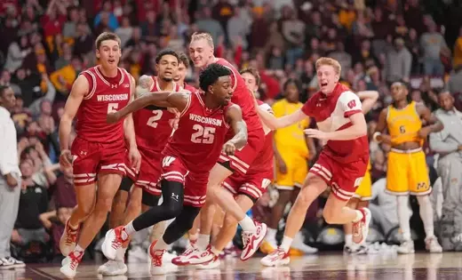 Blackwell's buzzer-beater lifts UW over Minnesota