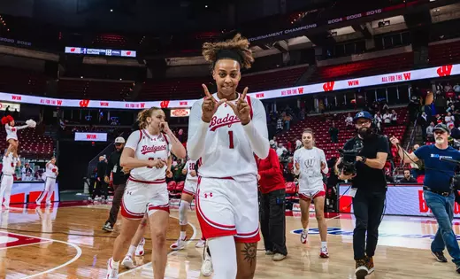 Double overtime thriller: Badgers defeat Ducks, 94-92