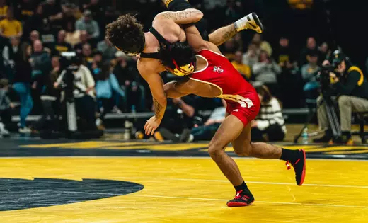 Badgers drop Big Ten opener at No. 4 Iowa