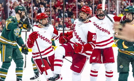 No. 3 Wisconsin shuts down Alaska Anchorage, 5-0