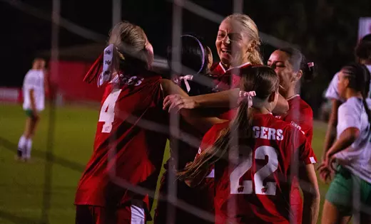 Wisconsin rolls past Oregon, 5-0