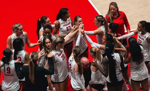 No. 6 Badgers fall in five sets to No. 21 Washington