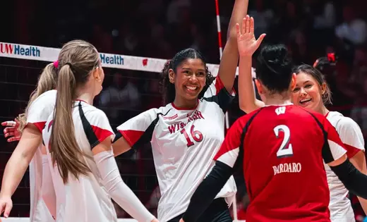 No. 6 Badgers earn four set win over Michigan