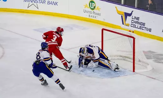 No. 7 Wisconsin earns 4-0 road victory over No. 19 Minnesota State