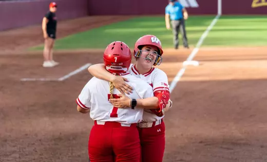 Badgers stall Roadrunners, split doubleheader in Tempe