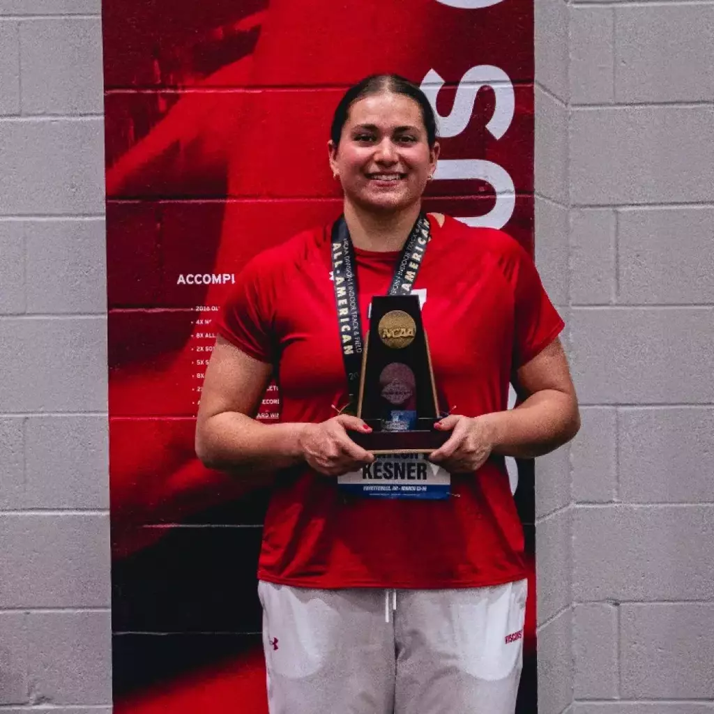 Kesner Leads Badgers in Fayetteville