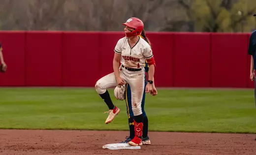 Badgers welcome Tommies for doubleheader