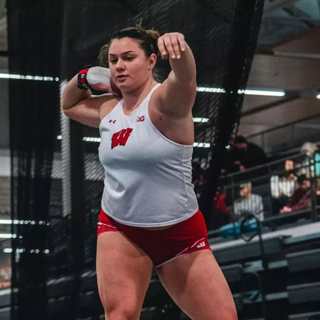 Badgers Finish Weekend with Strong Throws