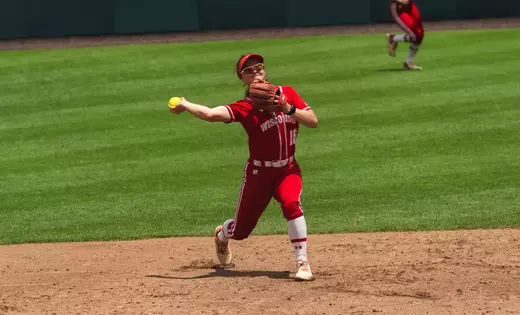 Badgers fall to No. 3 Texas