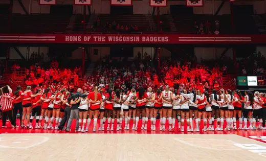 Badgers battle Alumni in exhibition match