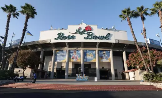 Game Day Central: Wisconsin Football at #12 UCLA