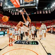 Felesi dunks during warmups