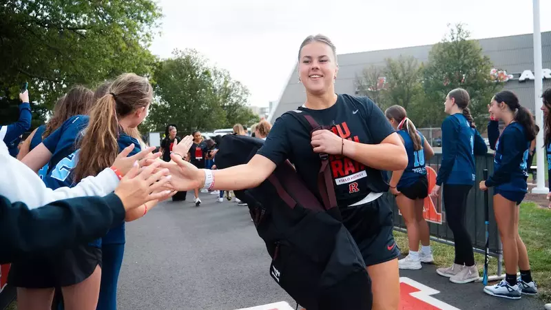 Sophie Kuiper High 5s