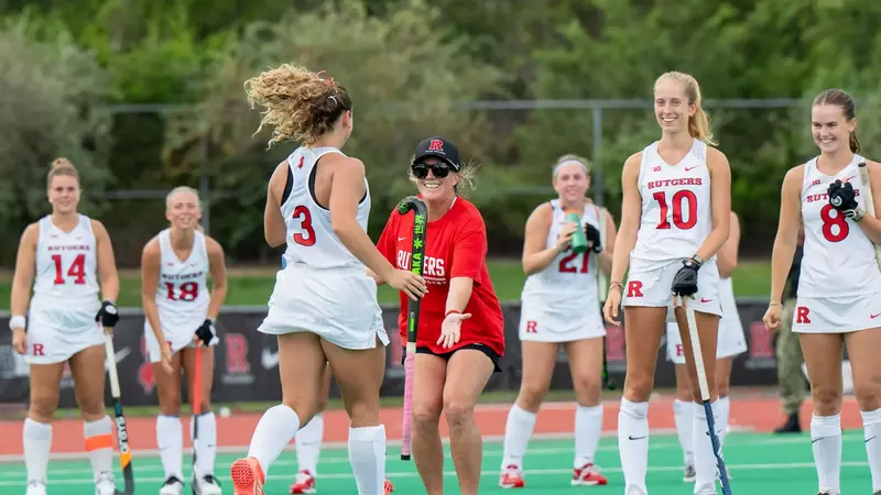 Field Hockey Defeats No. 12 Syracuse in a Penalty Shootout