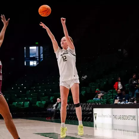 UAB Dominates Southern Illinois in 27-point Win