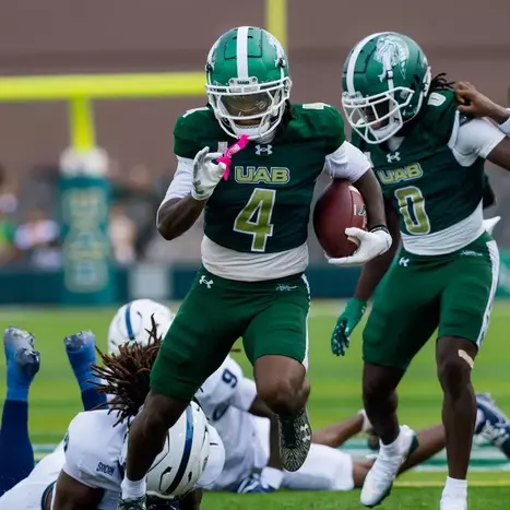 UAB Pulls Away From Samford for a 33-14 Victory