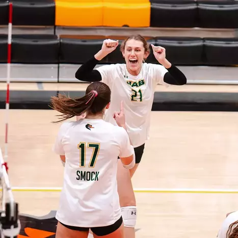 Blazers Claim Four-Set Victory Over Charlotte