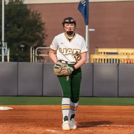 Cummings, Russell, Throw Complete Games as Blazers Sweep Day One in Mobile