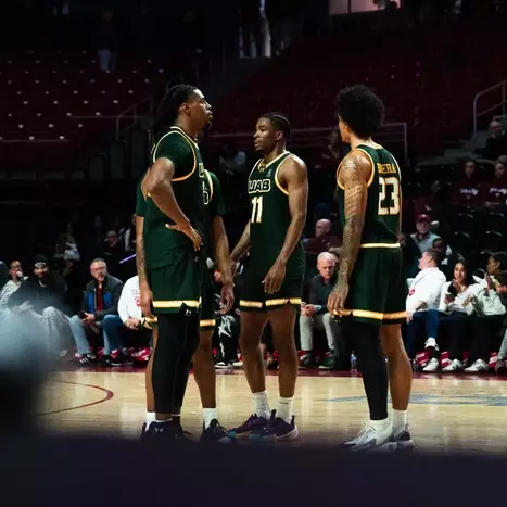 Men’s Basketball Road Streak Continues with Win at Temple