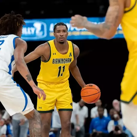 Men’s Basketball Makes More History on the Road