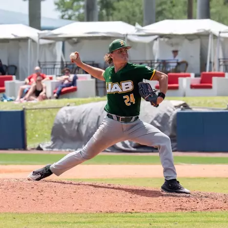 Hicks, Hunt Receive American Conference Awards on Monday