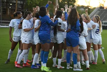 Florida pre-match huddle at No. 2 Vanderbilt 261015