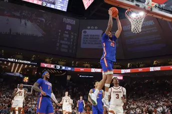 Gators 84, Longhorns 71