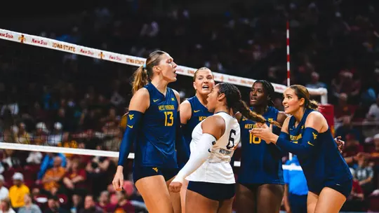 Nina Horning celebration huddle