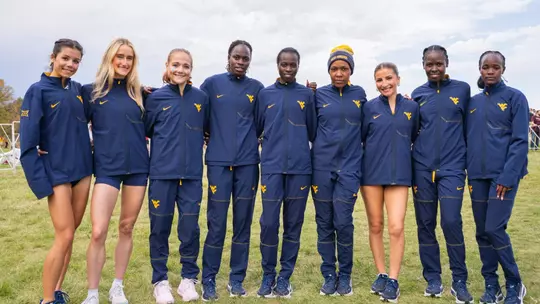 WVU Cross Country Team poses following the win at the Nuttycombe Invitational